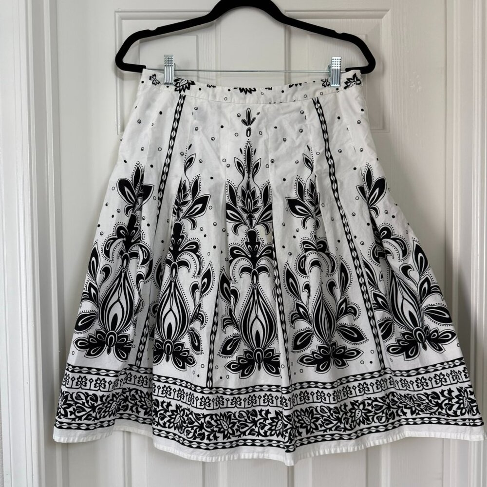 Talbots Black and White Cotton Lined Pleated Skirt, EUC. Size 10